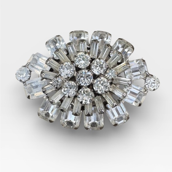 WEISS Signed Clear Crystal Starburst Brooch, Vintage - Picture 6 of 8